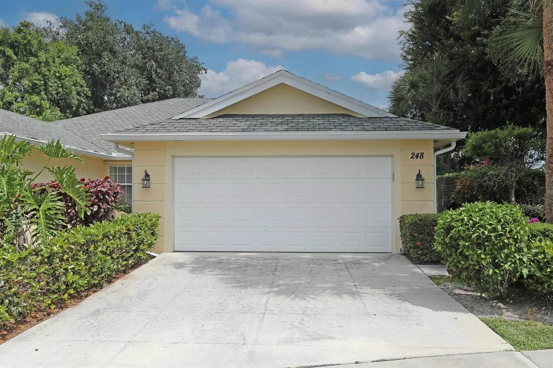 Photo of 252 Brier Circle