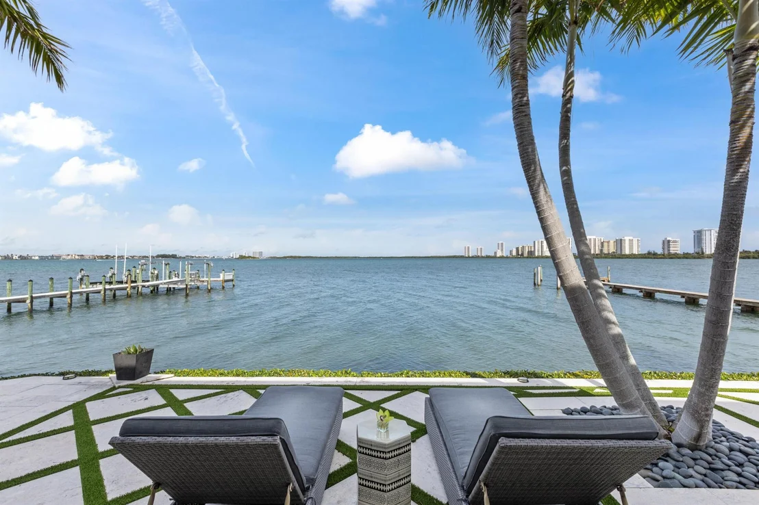 Photo of 1030 Pine Point Road