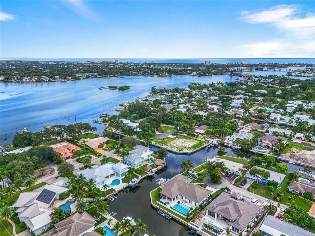 Photo of 934 N Loxahatchee Drive