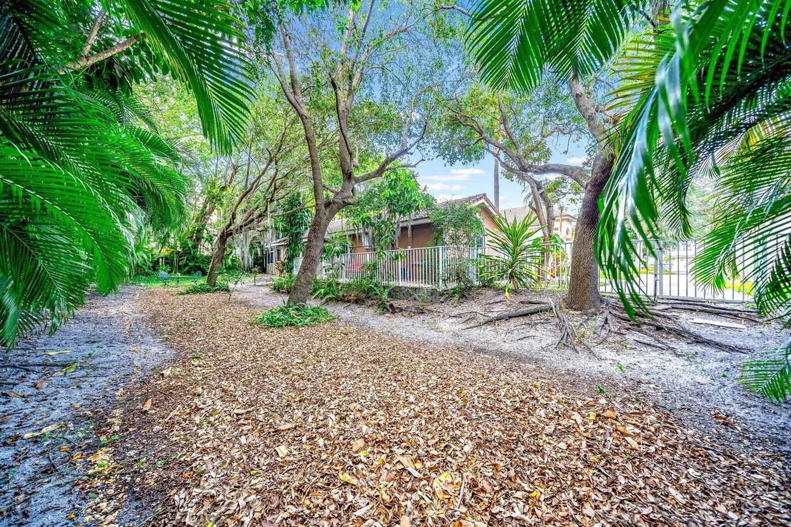 Photo of 1429 Banyan Circle