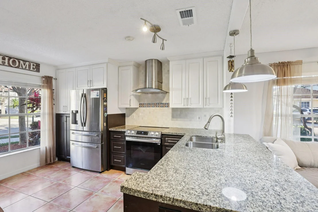 Photo of 972 Azure Lane
