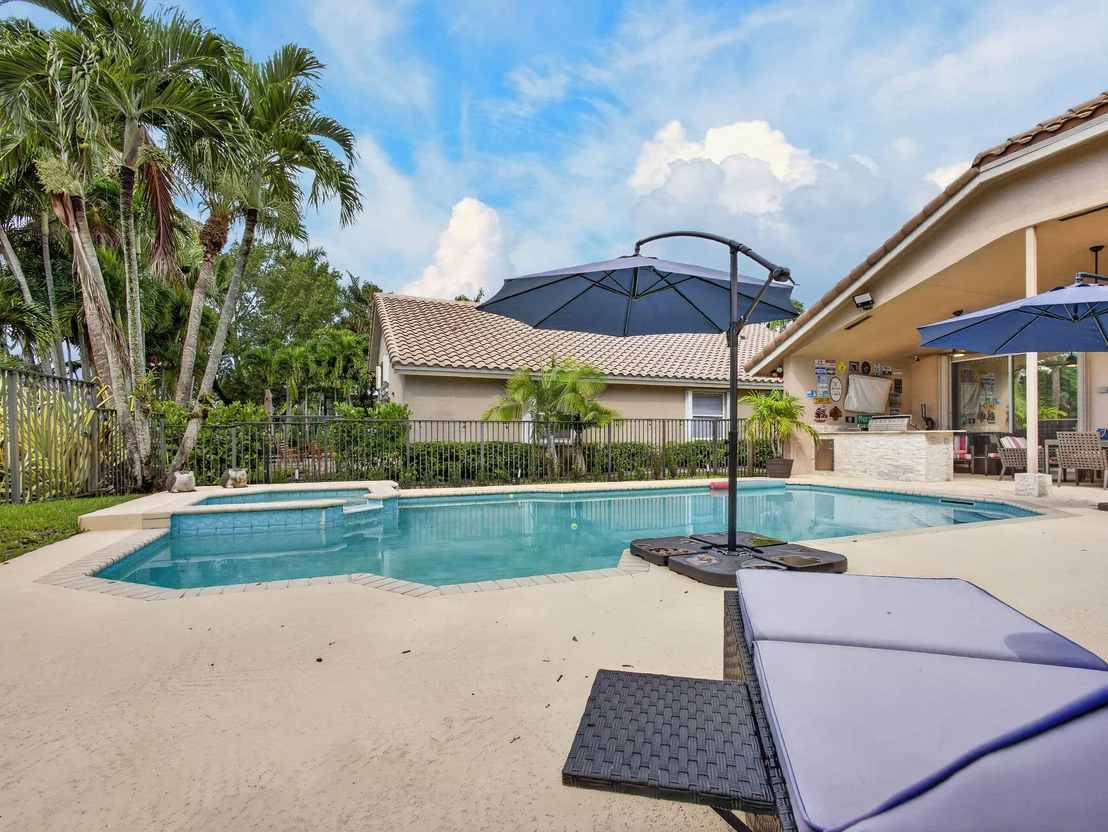 Photo of 832 WATERVIEW Drive