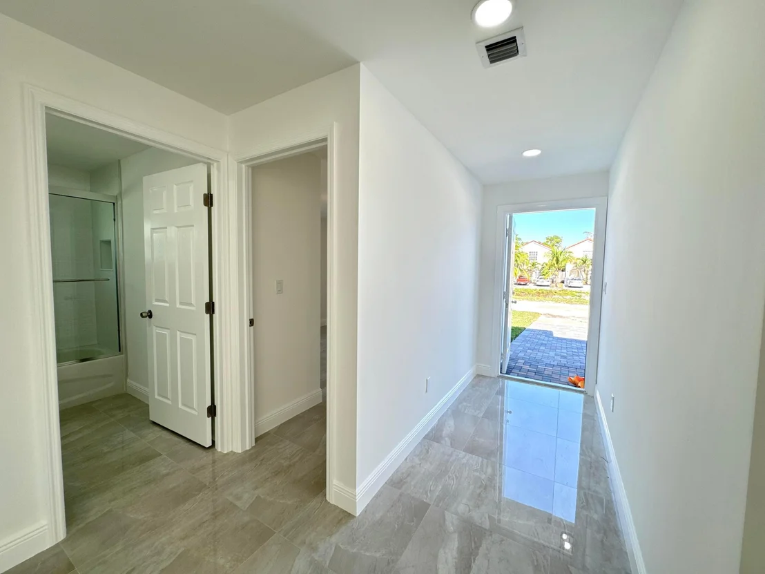 Photo of 4916 Biscayne Drive