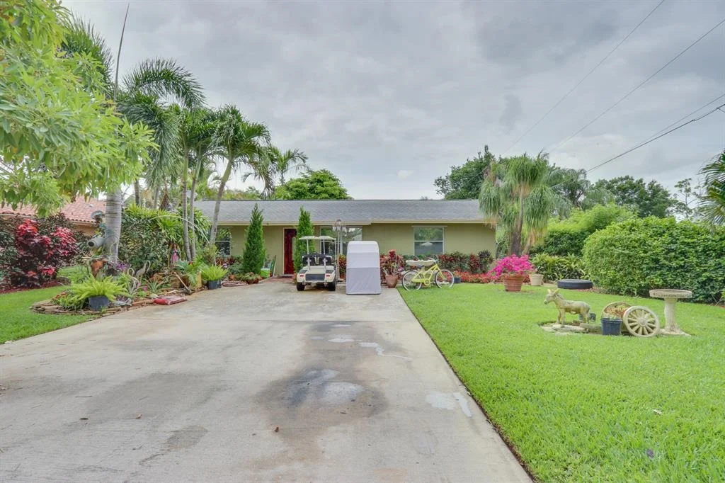 Photo of 5604 1st Road
