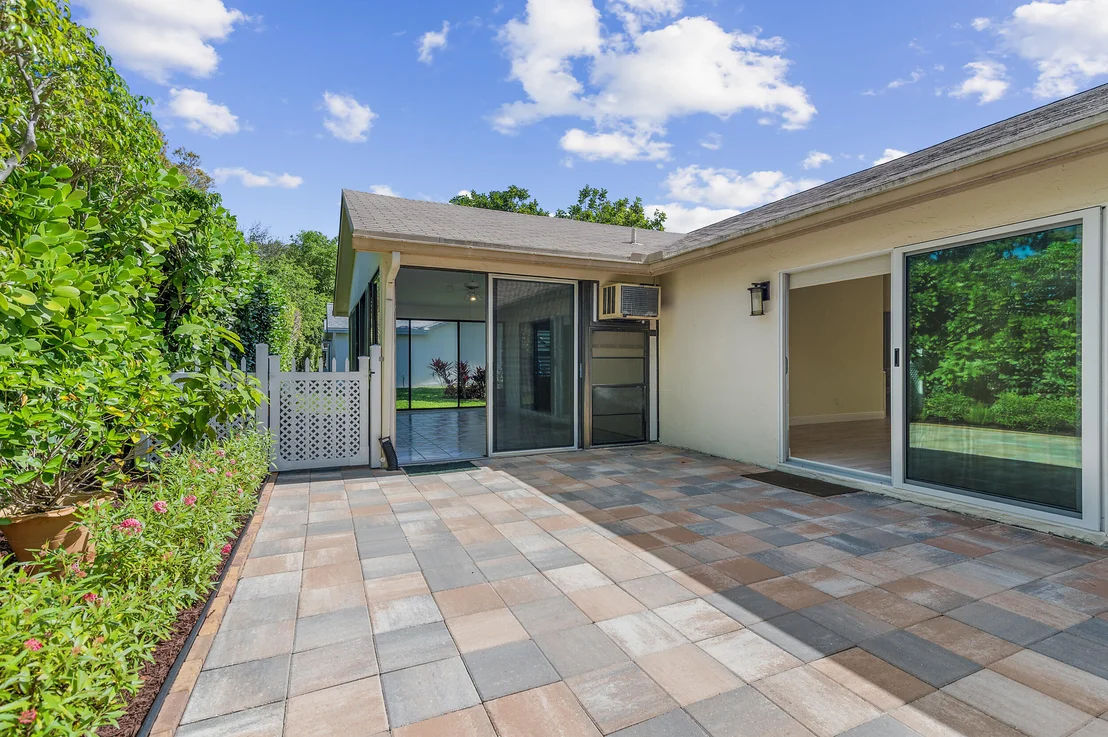 Photo of 2685 Riviera Drive