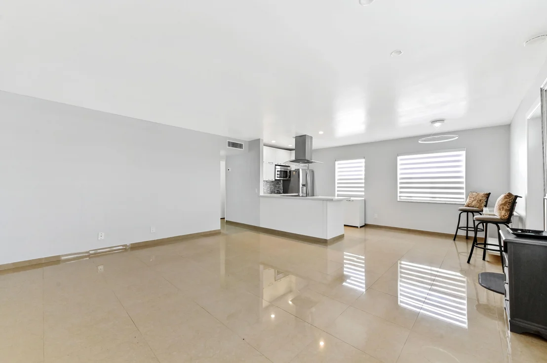 Photo of Unit J at 471 Capri