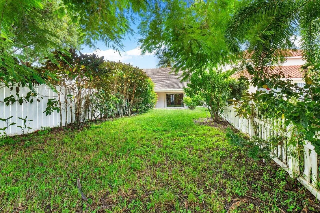 Photo of 542 Canoe Point