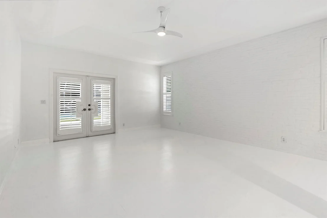 Photo of 136 N River Drive W
