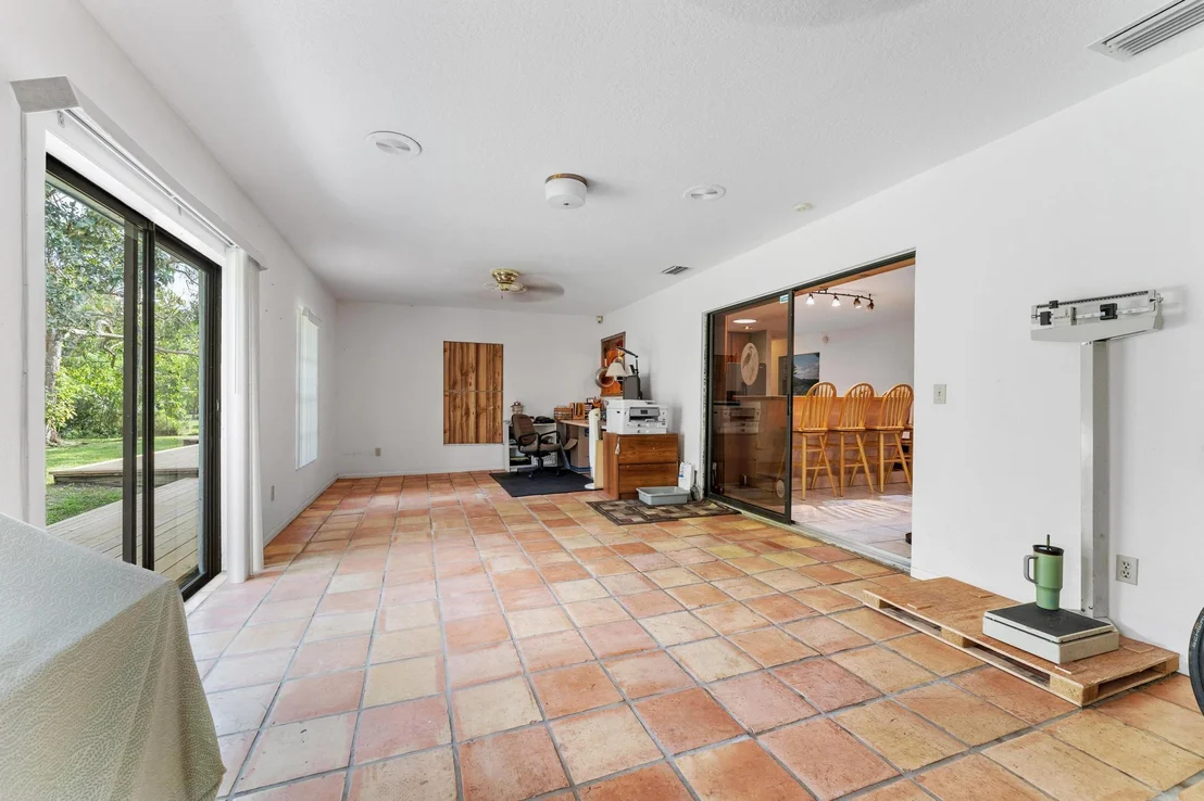 Photo of 3182 Custer Avenue
