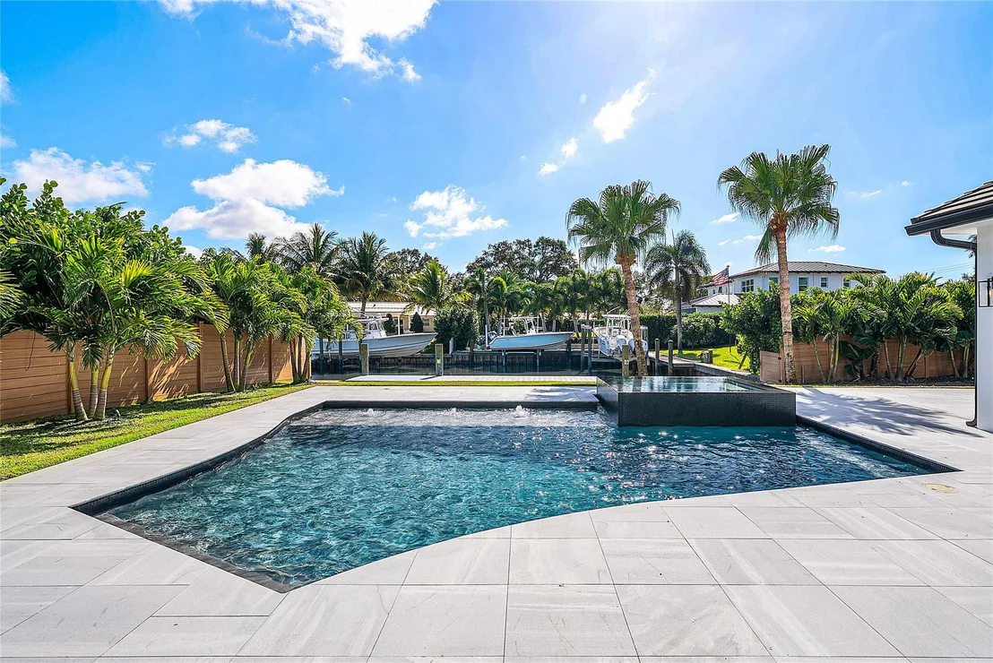 Photo of 8 LEEWARD Circle