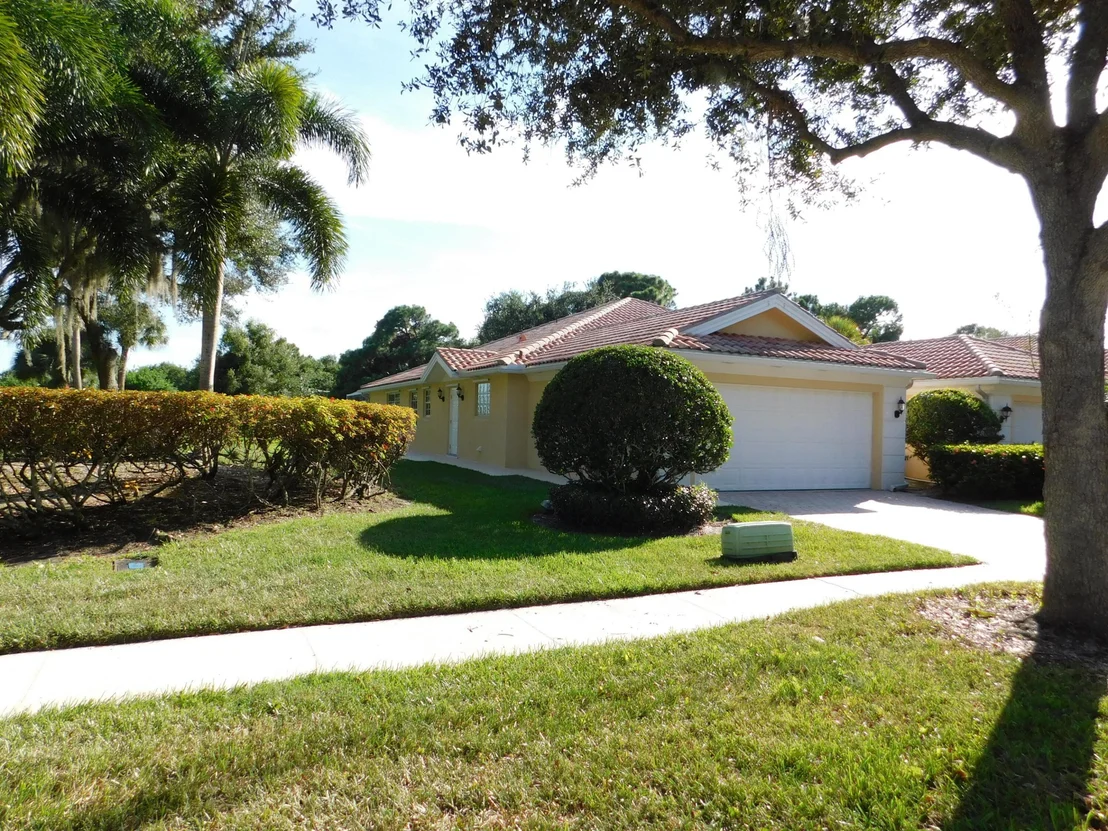 Photo of 1206 SW Balmoral Trace