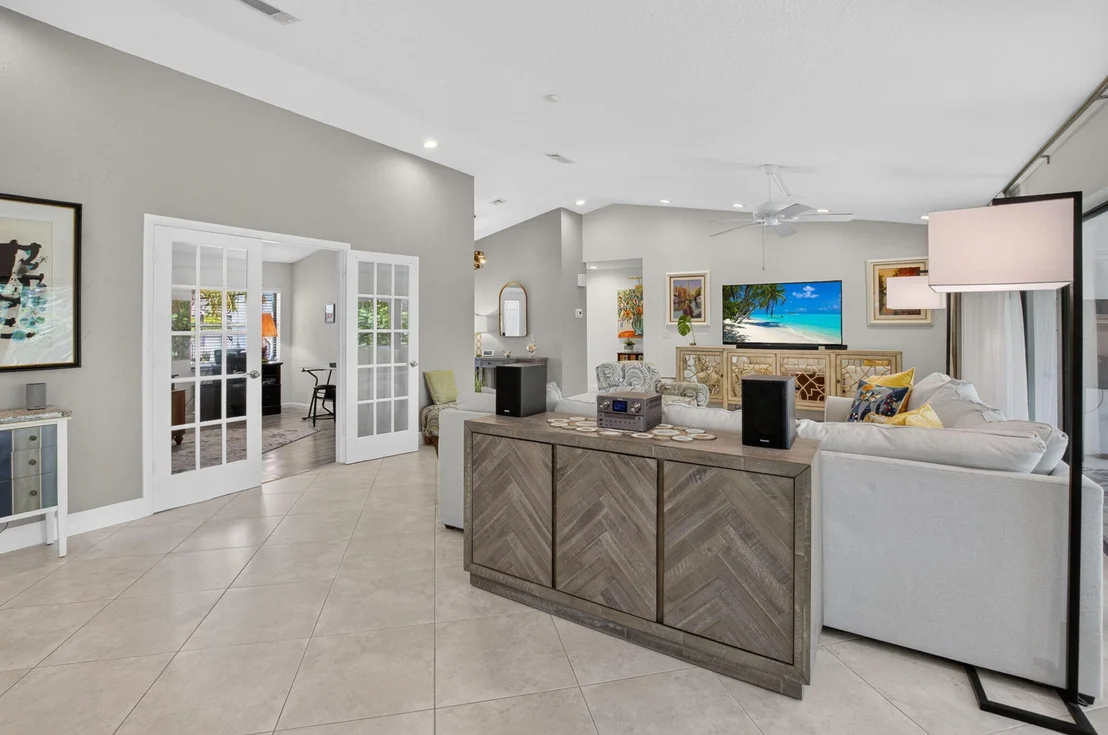 Photo of 6928 Villas Drive W