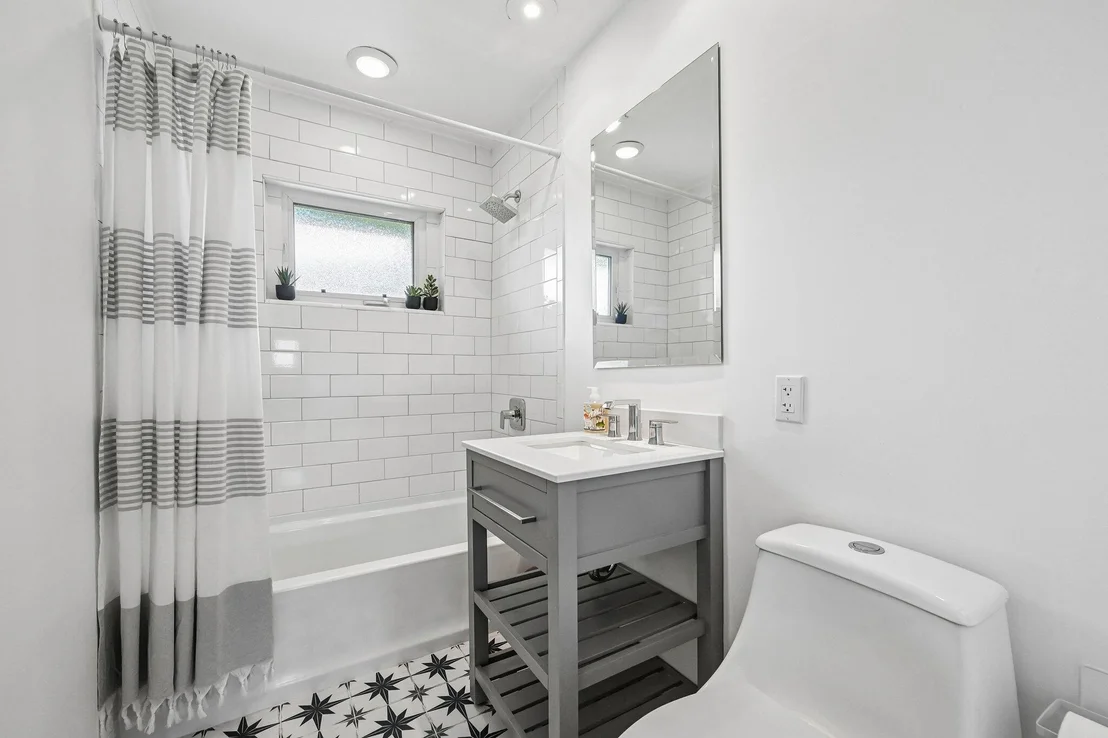 Photo of 4911 NE 25TH Avenue
