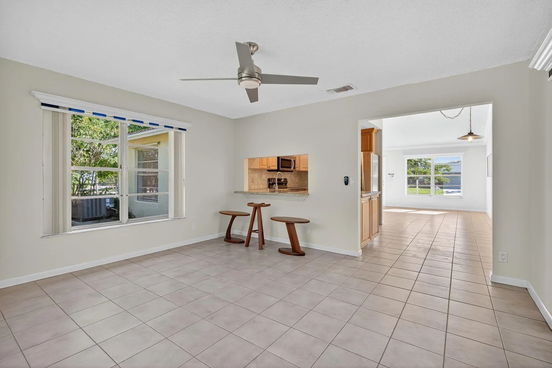 Photo of 130 Lakeside Circle