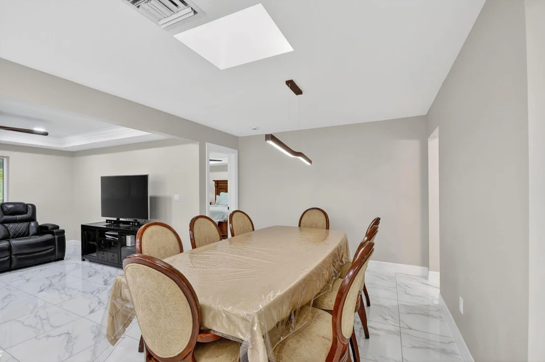 Photo of 2277 Summit Boulevard