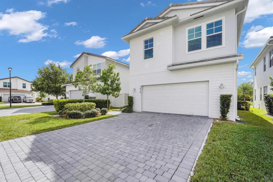 Photo of 1010 Azul Court