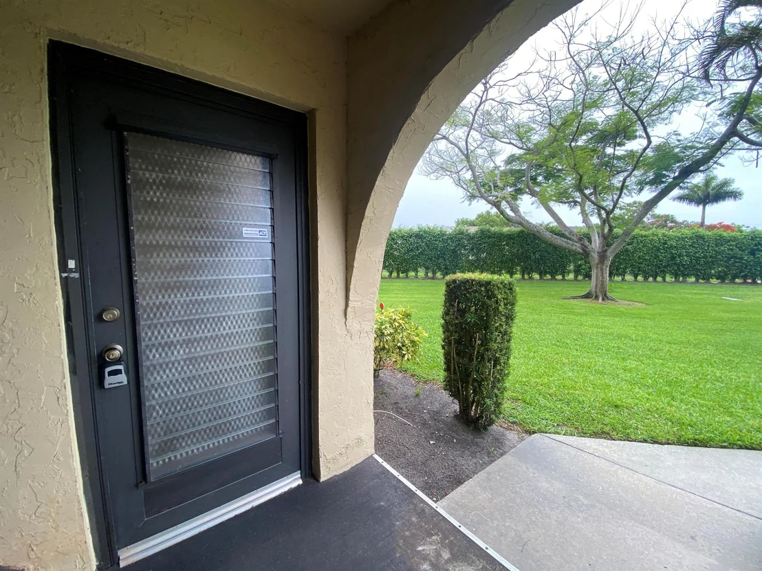 Photo of Unit D1 at 302 Pine Ridge Circle