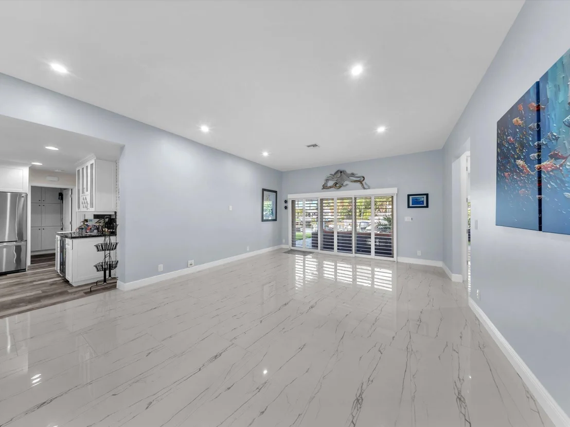 Photo of 380 SE 5th Avenue