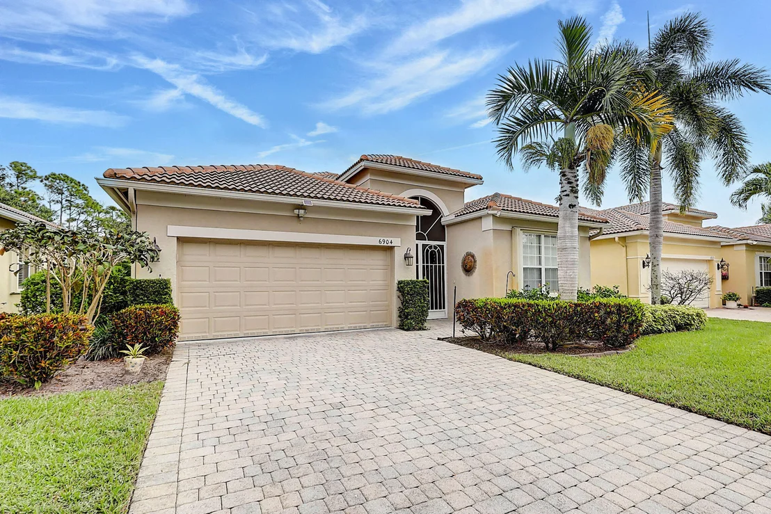 Photo of 6904 SE Twin Oaks Circle