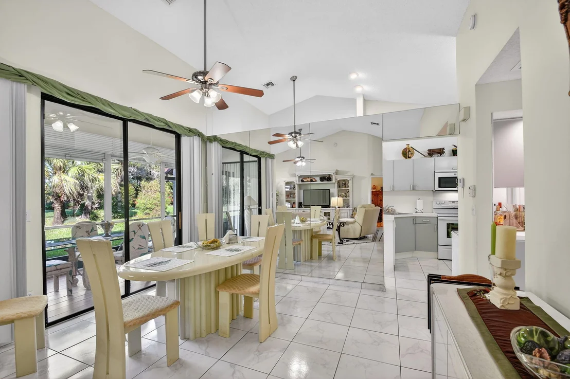 Photo of 7147 Le Chalet Boulevard