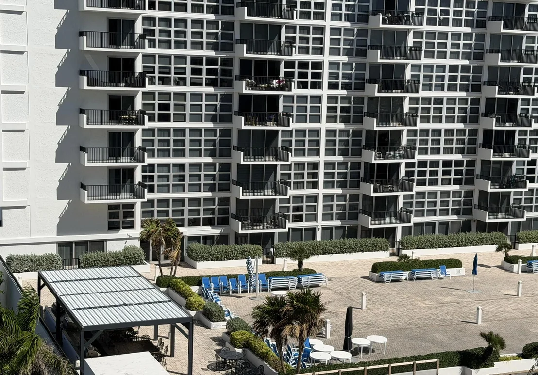 Photo of Unit 921 at 525 N OCEAN Boulevard N