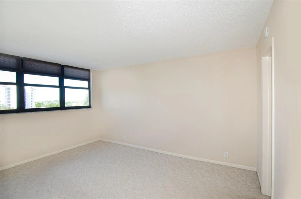 Photo of Unit 708 at 336 Golfview Road