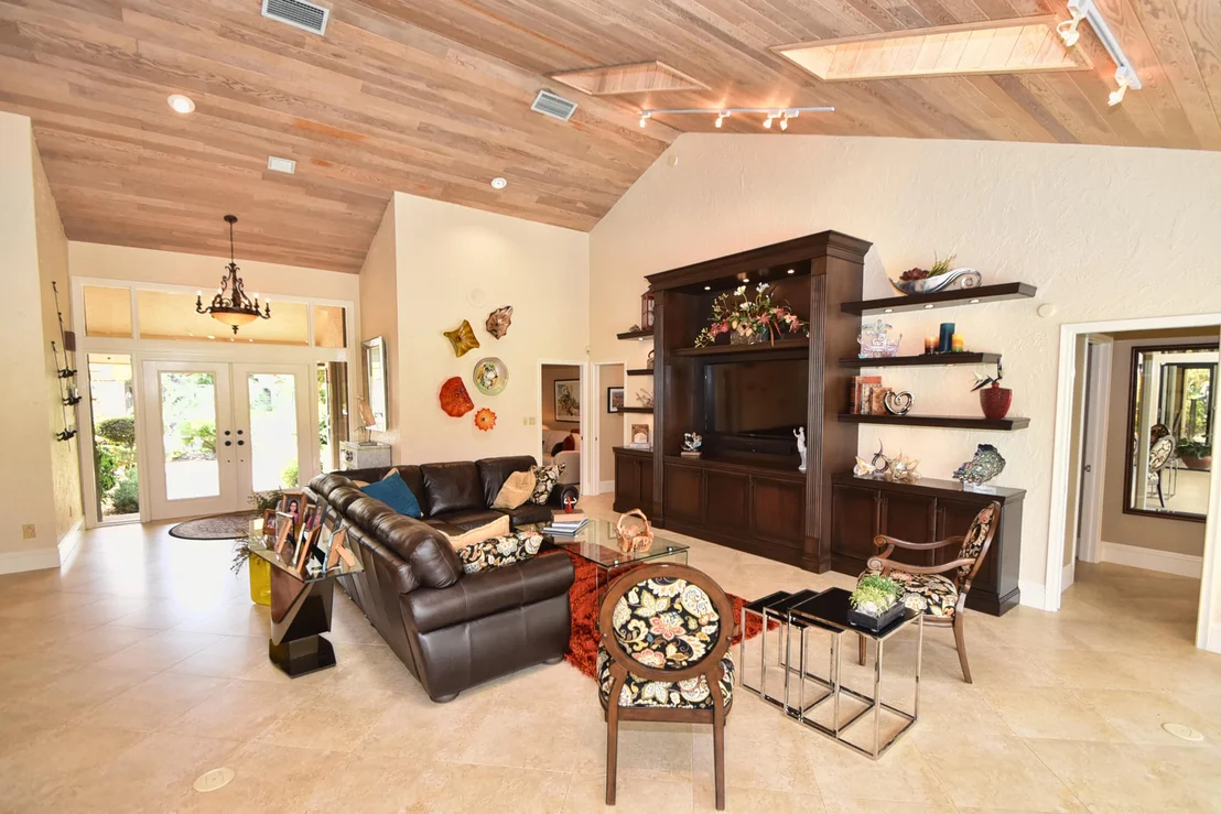 Photo of 3943 Live Oak Boulevard