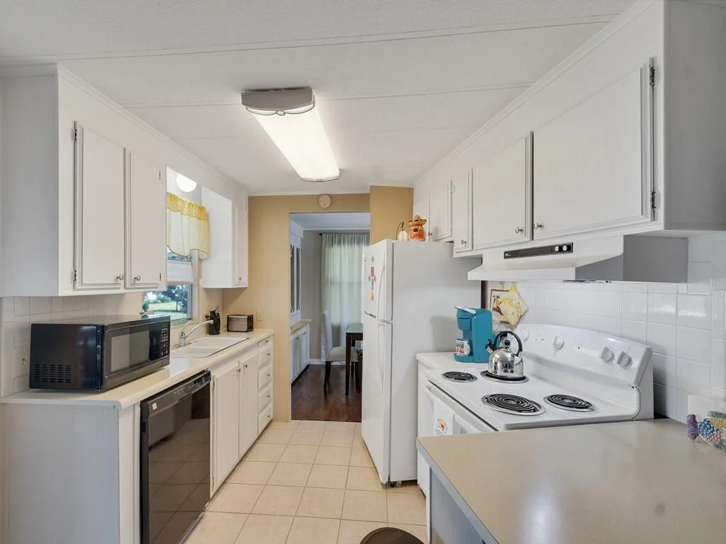 Photo of 174 NE Emerald Drive