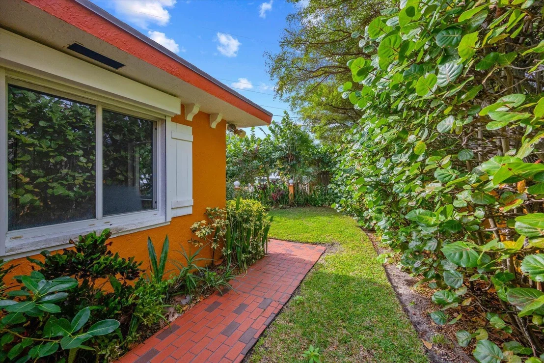 Photo of 390 Neptune Road