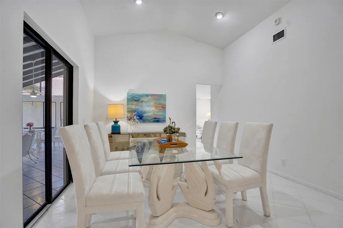 Photo of 2183 Montpeliar