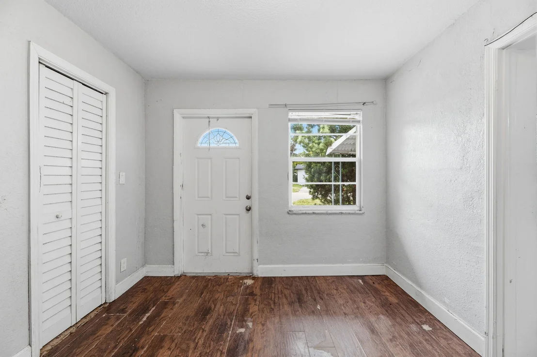 Photo of 1640 NE 32ND Place
