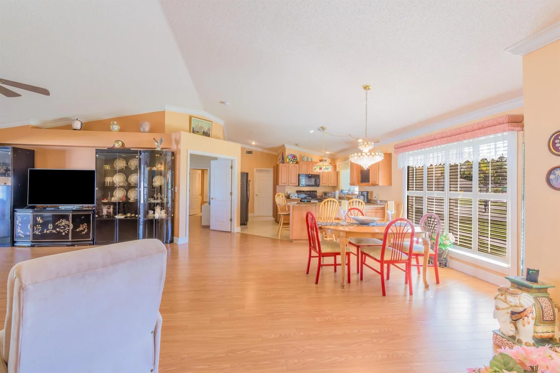 Photo of 2 W Cypress Road