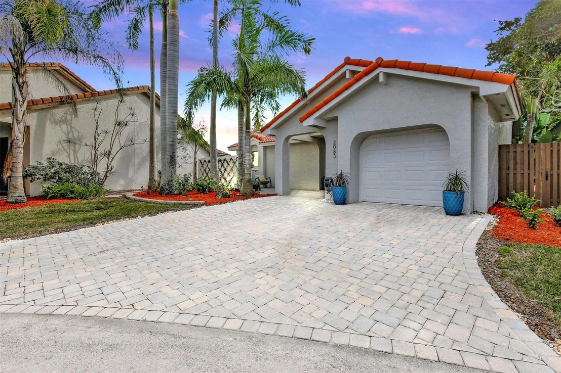 Photo of 2083 Augusta