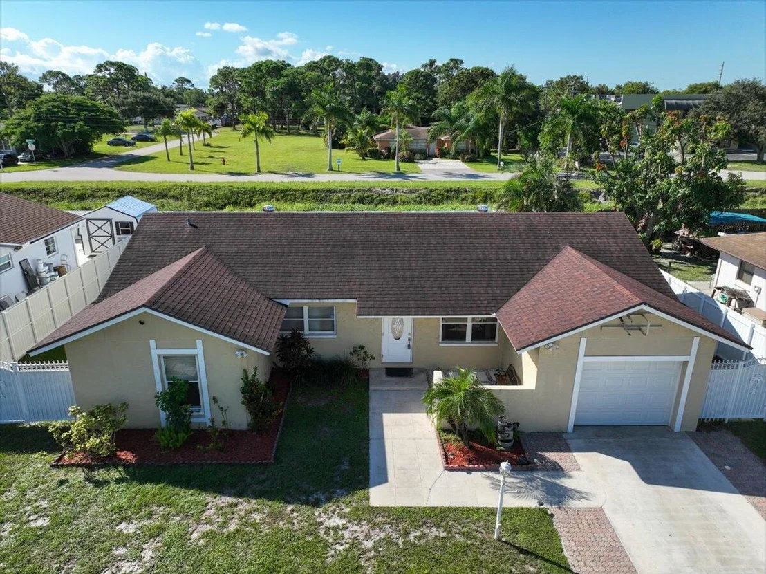 Photo of 4388 Mediterranean Road