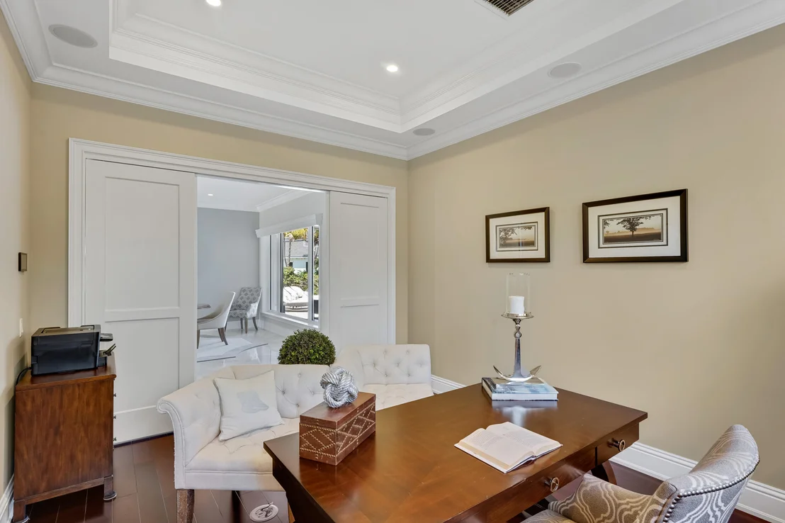 Photo of 975 Banyan Drive