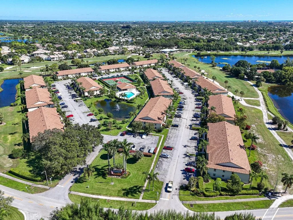 Photo of Unit B at 1001 Pinecrest Circle