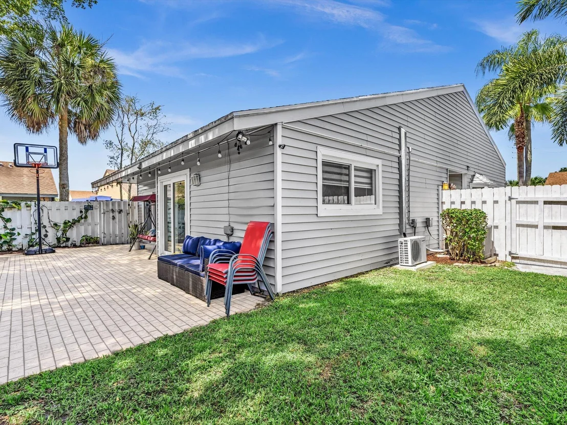 Photo of 8 Hawthorne Lane