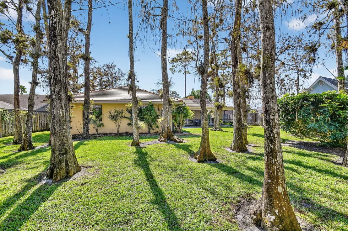 Photo of 14059 Aster Avenue