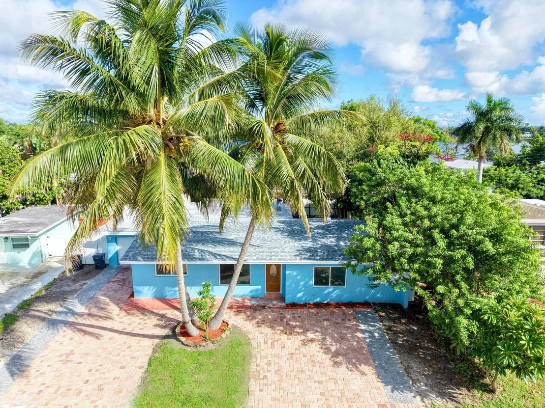 Photo of 1421 Crest Drive