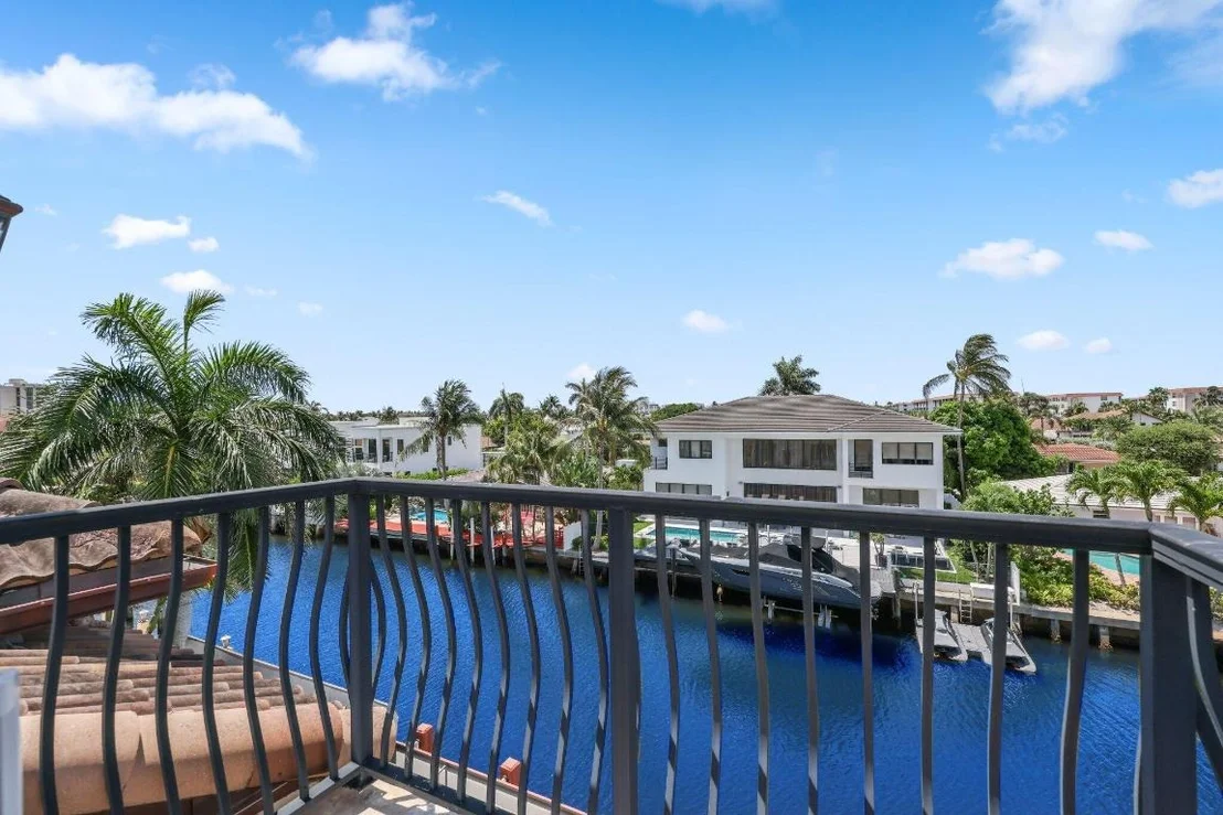 Photo of 932 Banyan Drive