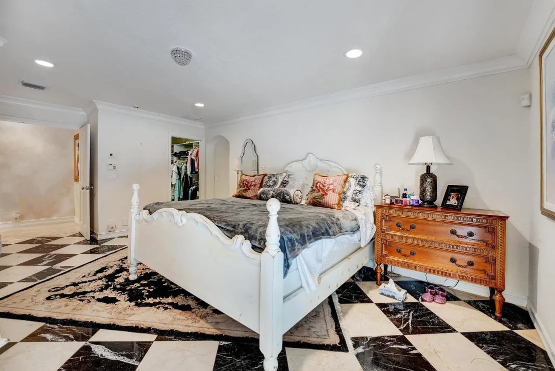 Photo of 4590 Live Oak Boulevard
