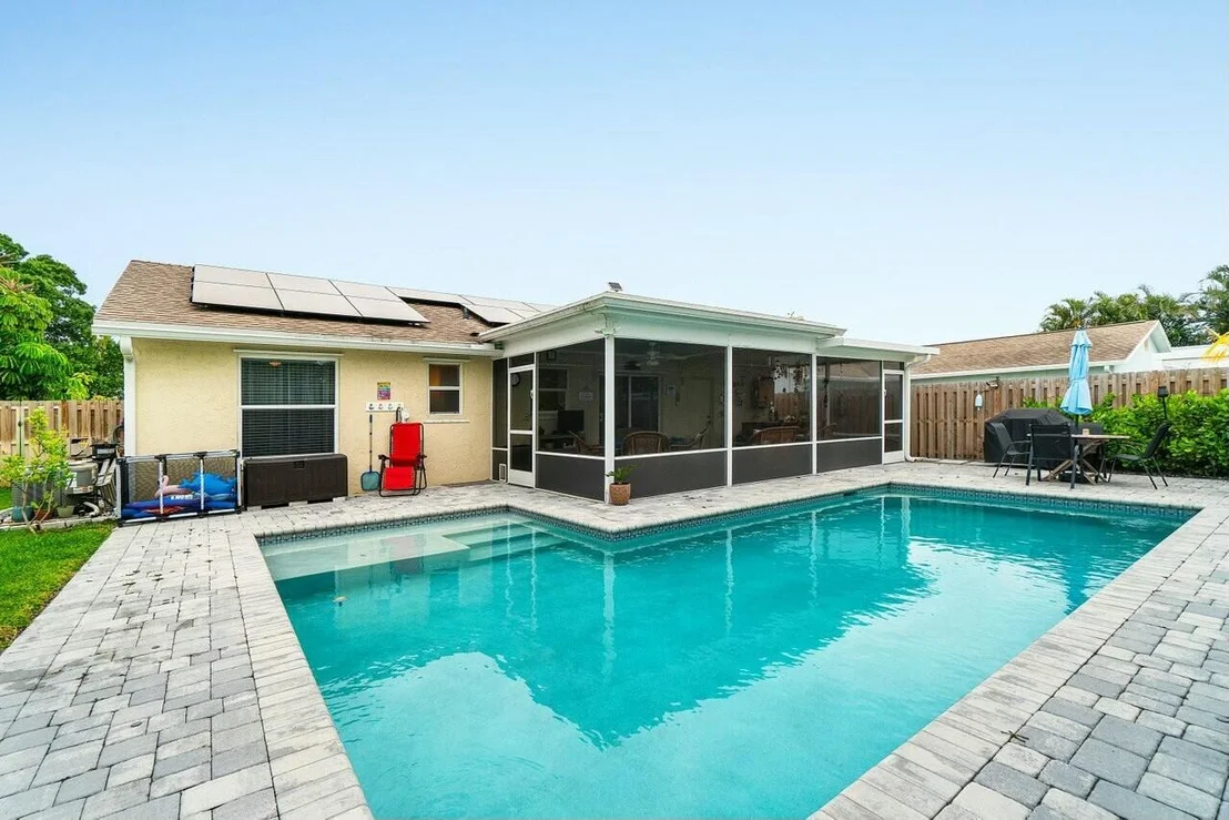 Photo of 121 Deerfield Drive