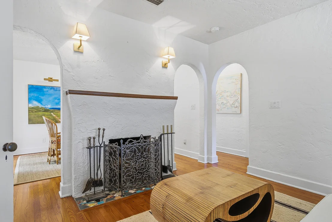 Photo of 810 Avon Road