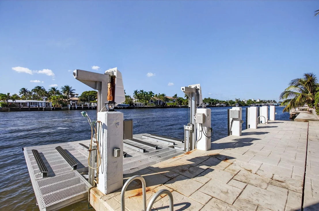 Photo of 513 S Riverside Drive