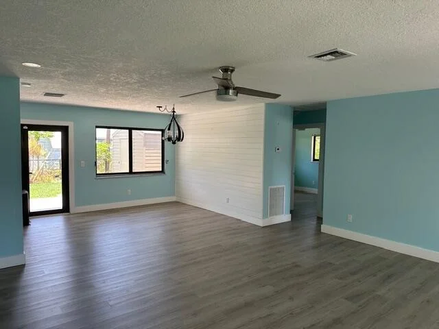 Photo of 907 SE Lake Street