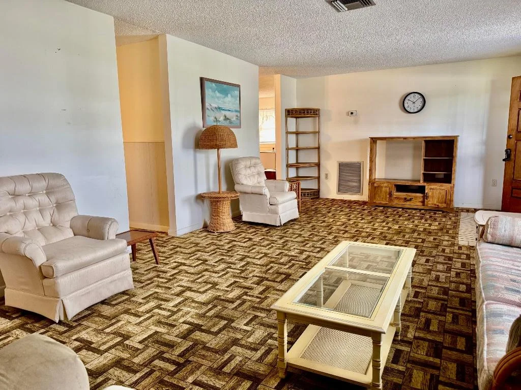 Photo of 1397 Lake Drive W