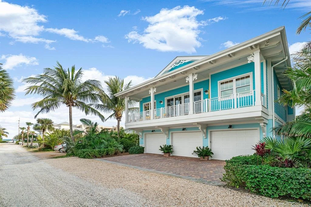 Photo of 550 Saturn Lane