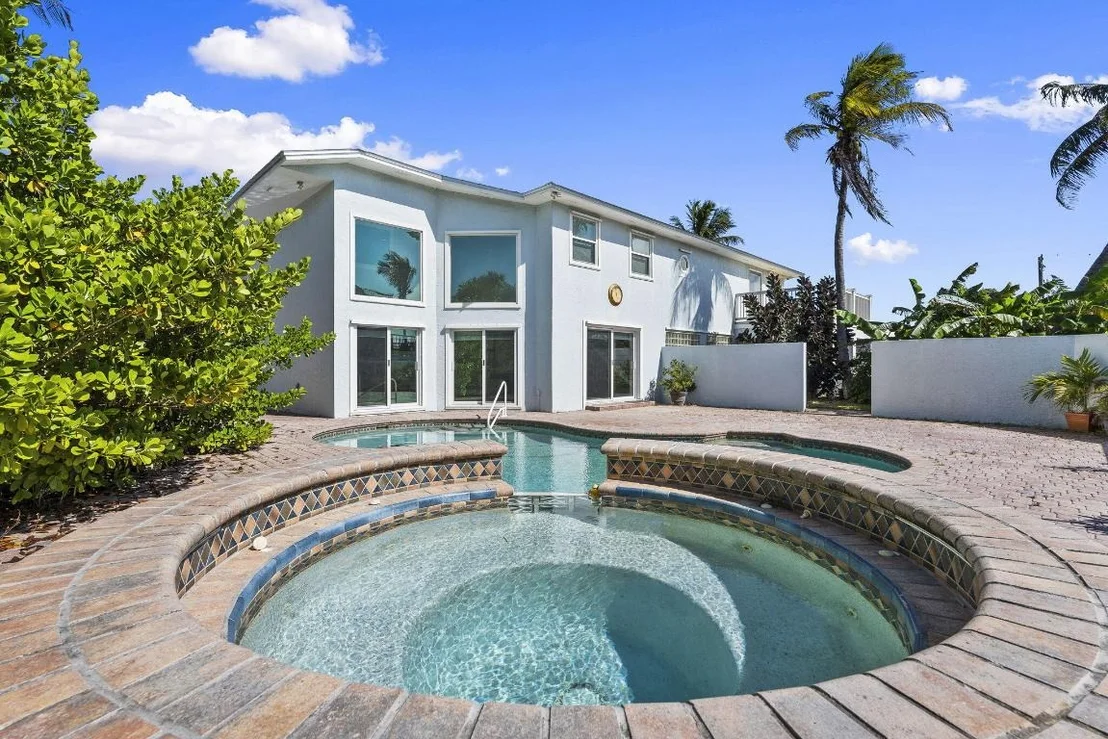 Photo of 1911 Surfside Drive