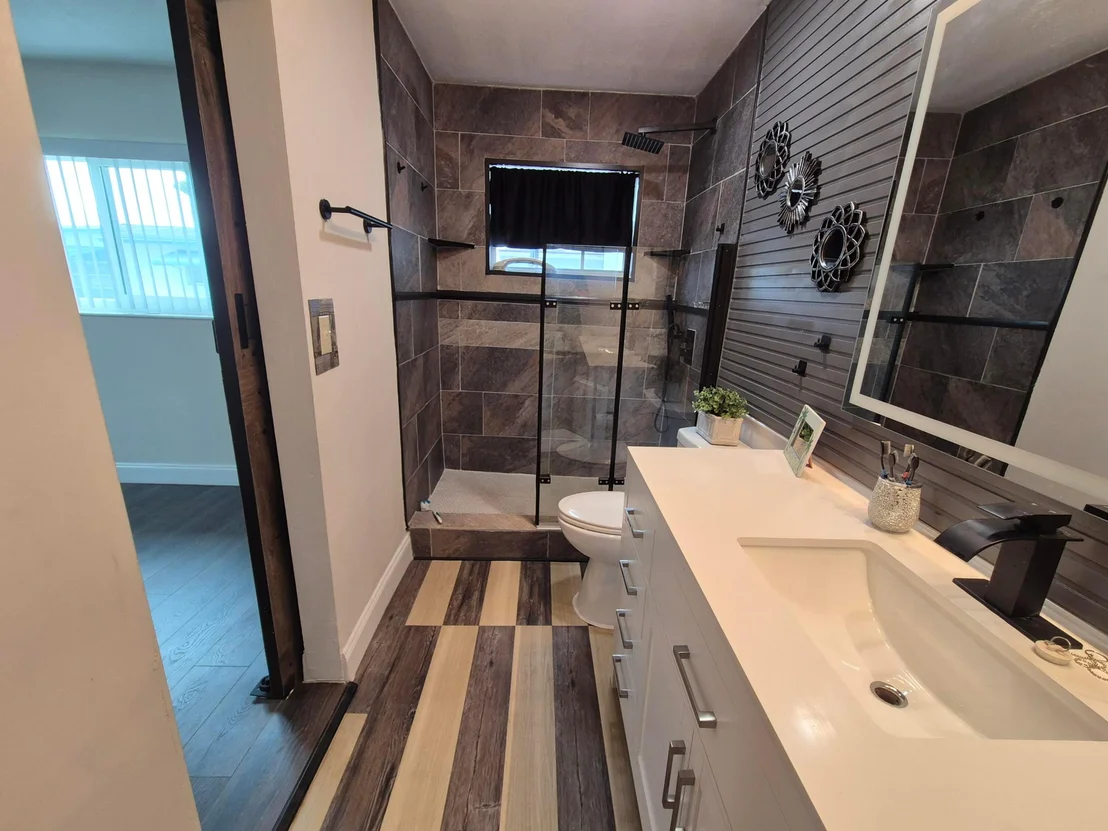 Photo of 1015 NW 68th Avenue