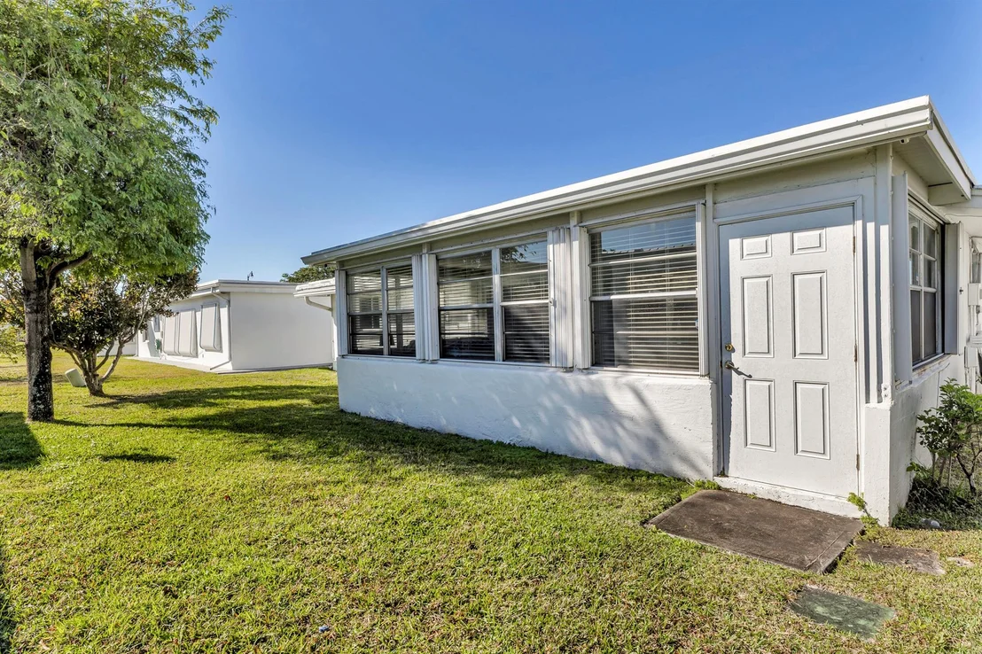 Photo of 2550 NW 2 Drive